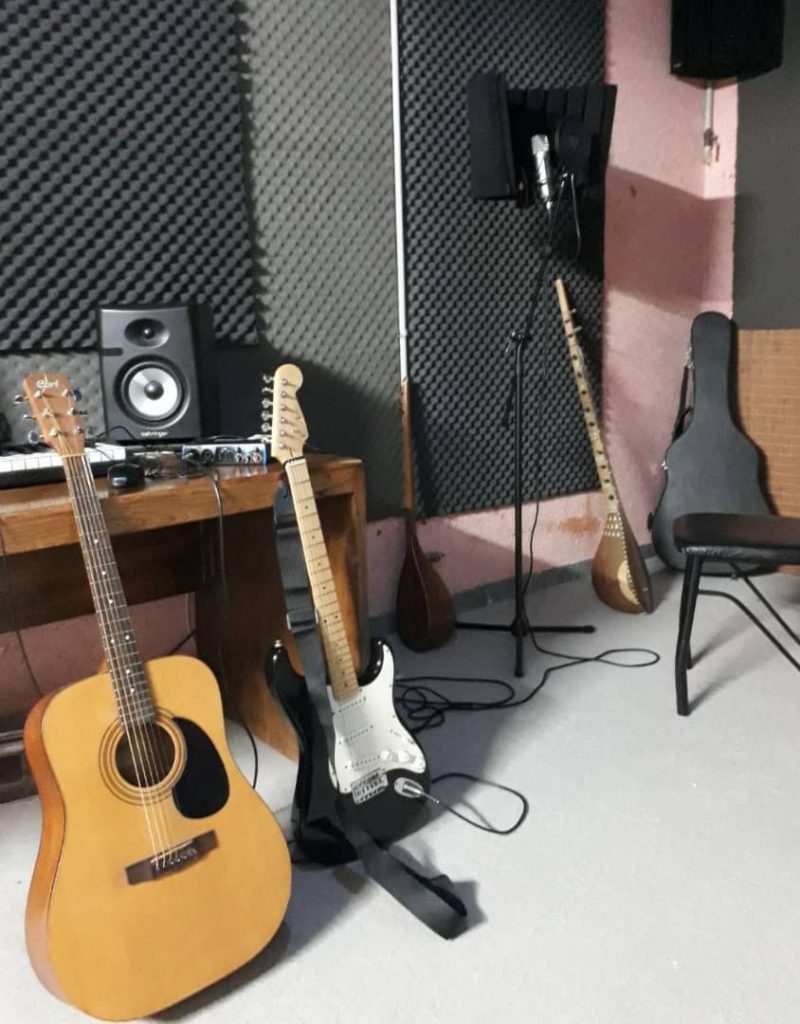 بهترین مرکز آموزش گیتار – استودیو ضبط و آهنگسازی در تهران