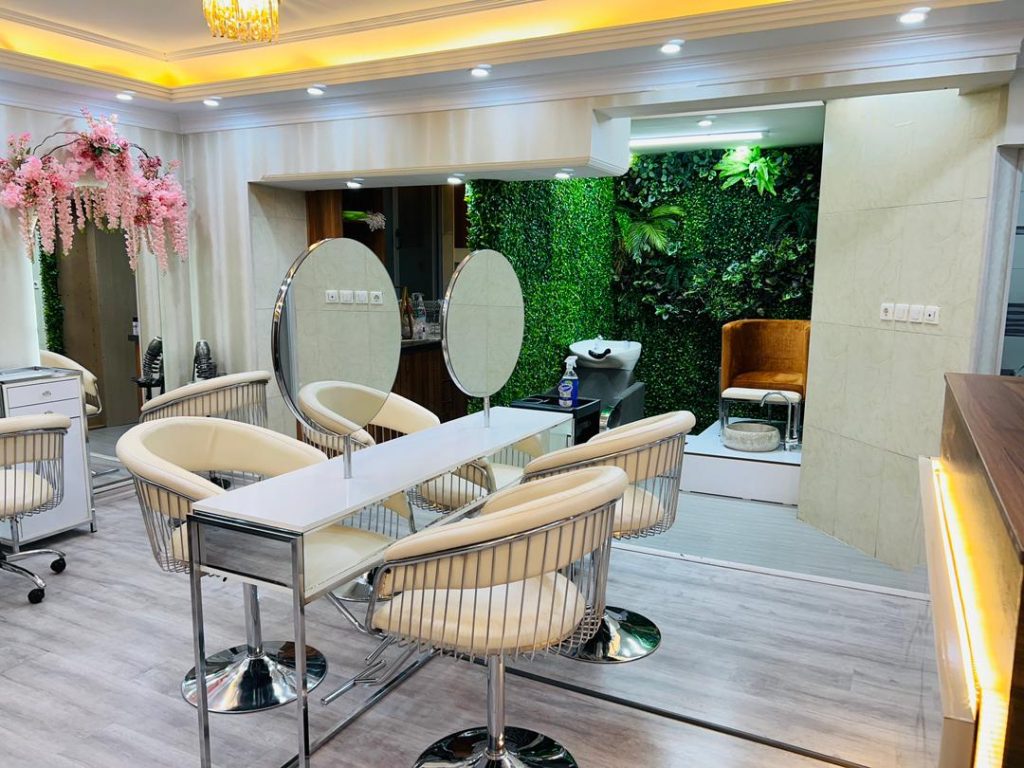 اجاره صندلی آرایشگاه در تمامی لاین ها در سعادت آباد – سالن زیبایی نسیم بیوتی در سعادت اباد