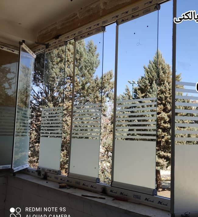 اجرا و نصب شیشه جام بالکنی کرکره برقی شیشه سکوریت توری پلیسه و دربهای اتوماتیک در کرمانشاه