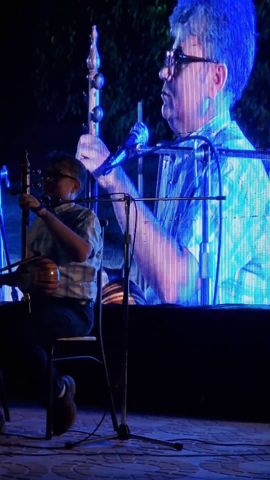 بهترین گروه موسیقی و خواننده نوازنده و آهنگساز در کرمان و سراسرکشور – آموزشگاه موسیقی نغمه