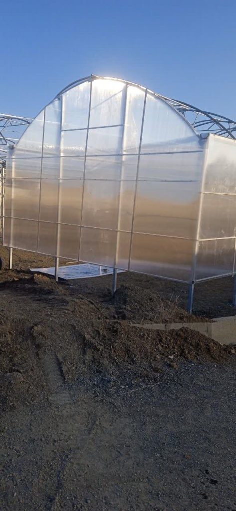 طراحی ساخت و فروش سازه و تجهیزات گلخانه های مکانیزه در سنندج