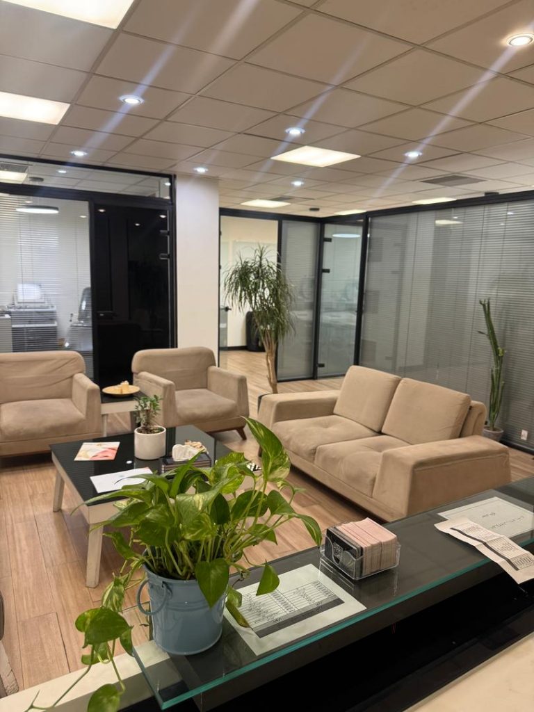 بهترین کلینیک پوست و مو خدمات فیشال تخصصی لیزر موهای زائد در تهران سعادت آباد