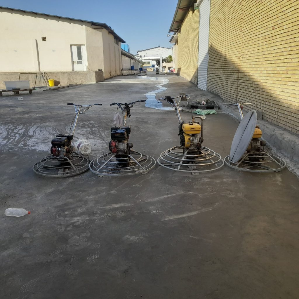 بتن‌ریزی تخصصی و کف‌سازی حرفه‌ای با ماله پروانه‌ای در سراسر کشور